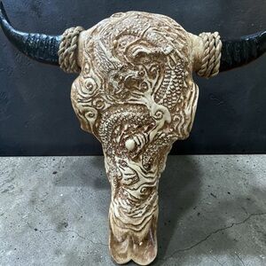 Small 7” resin cowskull